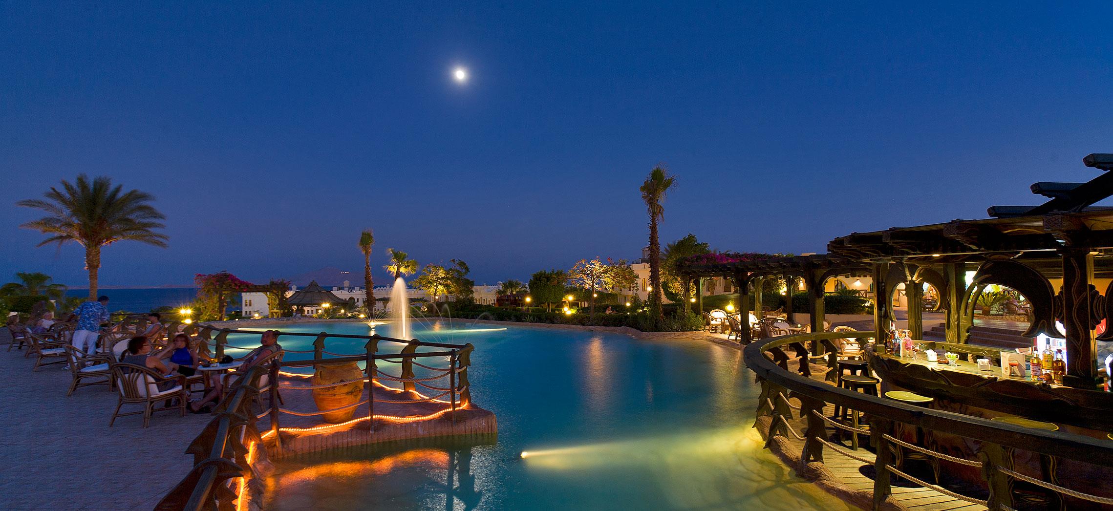 Charmillion Club Resort Sharm el-Sheikh Ngoại thất bức ảnh The resort at night