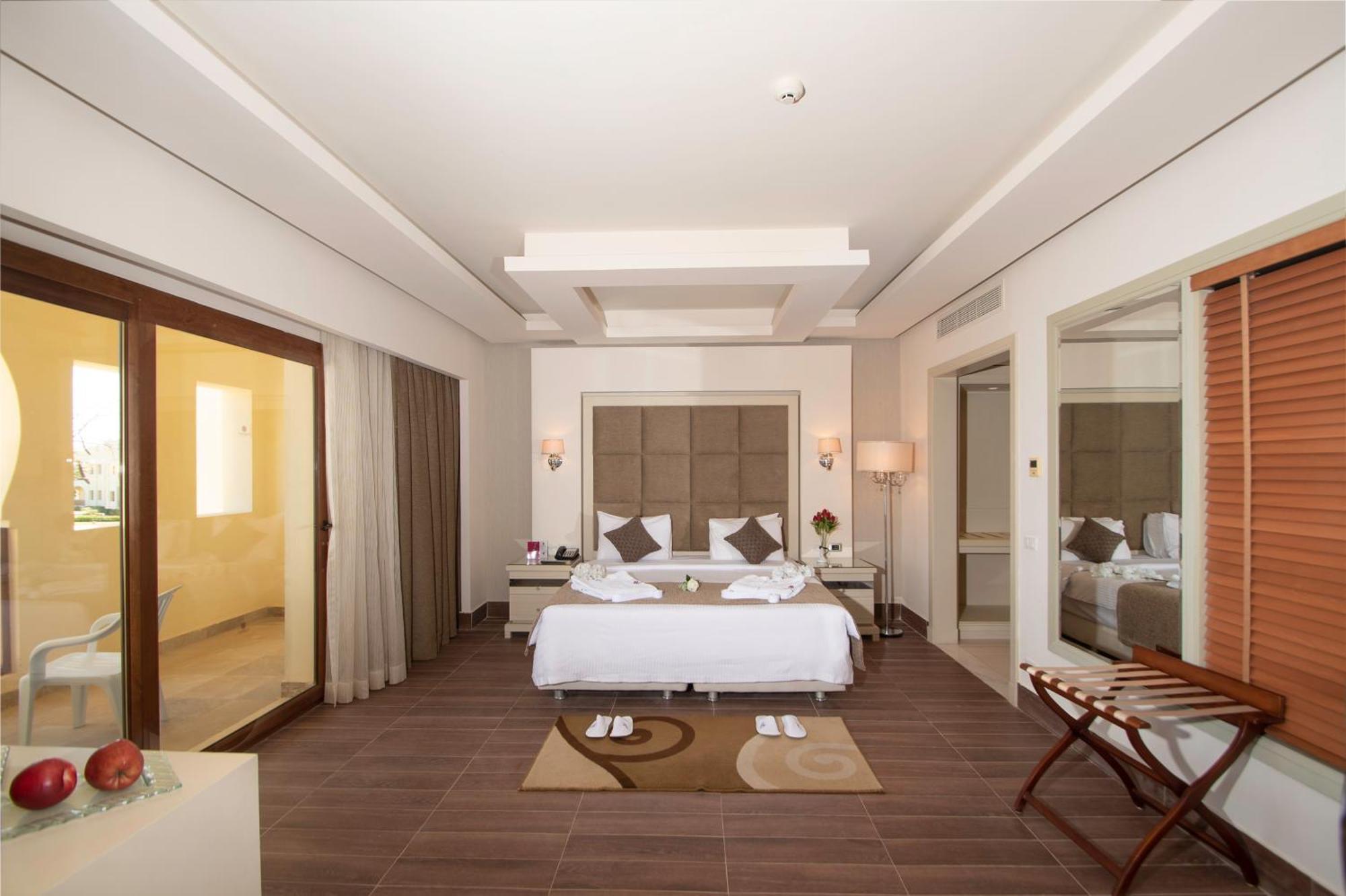 Charmillion Club Resort Sharm el-Sheikh Phòng bức ảnh A bedroom at the Taj Bengal